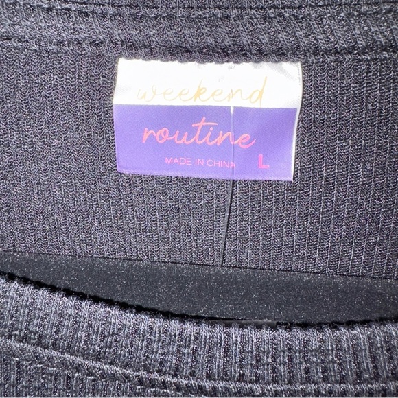 Black Waffle Knot Tunic Top with Button Embellishments NWT - Picture 3 of 6